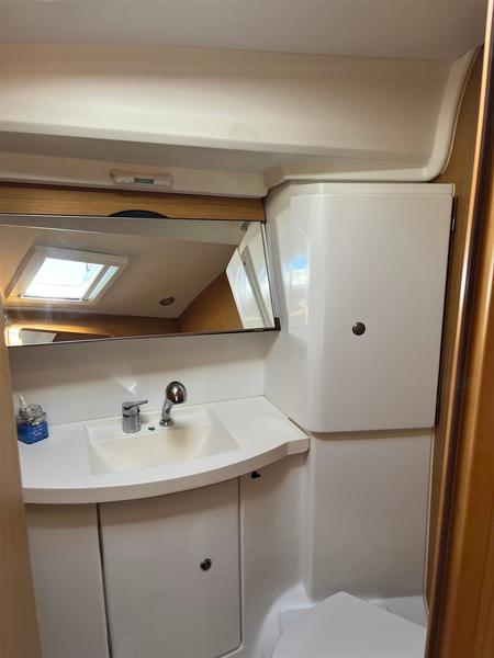 Book yachts online - sailboat - Sun Odyssey 42 i Performance - Waterproof - rent