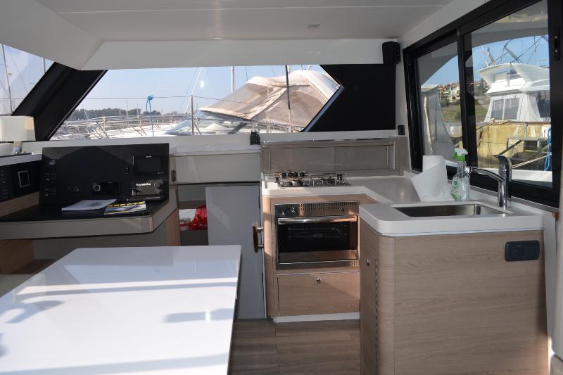 Book yachts online - catamaran - Aventura 34 - Jumping Fitness - rent
