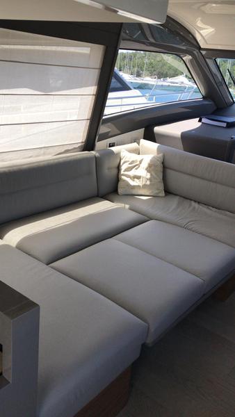 Book yachts online - motorboat - Ferretti 450 - Betty - rent