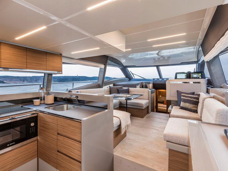 Book yachts online - motorboat - Ferretti 450 - Betty - rent