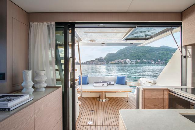 Book yachts online - motorboat - Ferretti 500 - Roch Antonio - rent
