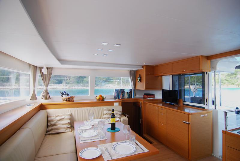 Book yachts online - catamaran - Lagoon 450 F - GREY GOOSE I - rent