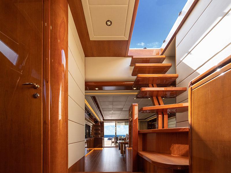 Book yachts online - motorboat - Ferretti 880 - Estia YI - rent