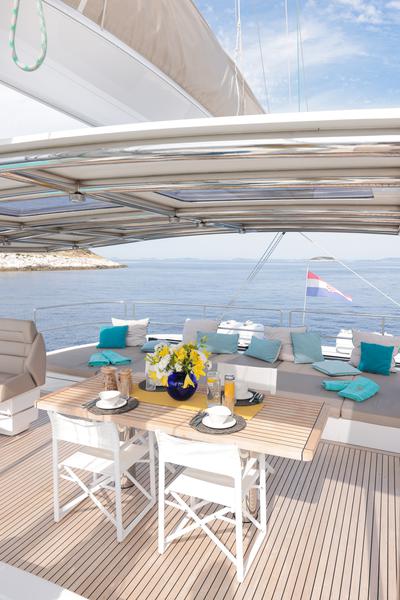 Book yachts online - catamaran - Sunreef 60 - SINATA - rent