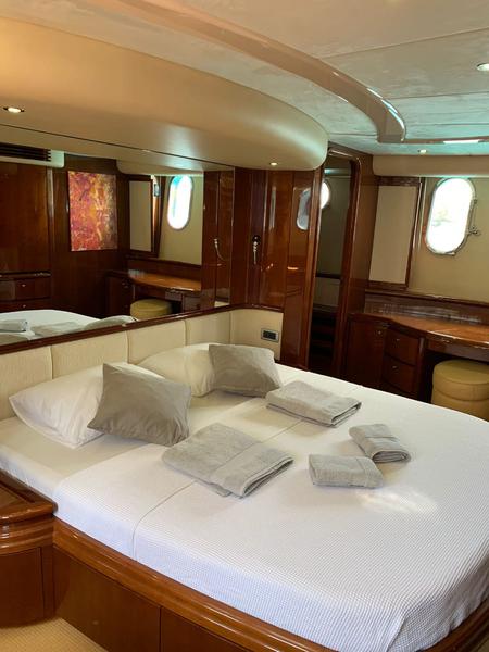 Book yachts online - motorboat - Azimut 80 - Alibi - rent