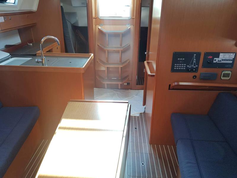 Book yachts online - sailboat - Bavaria 37 Cruiser - Nenemia - rent