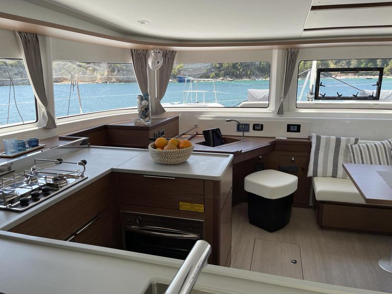 Book yachts online - catamaran - Lagoon 46 - Grand Blue - rent