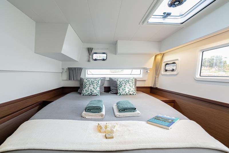 Book yachts online - catamaran - Lagoon 42 - Verne - rent