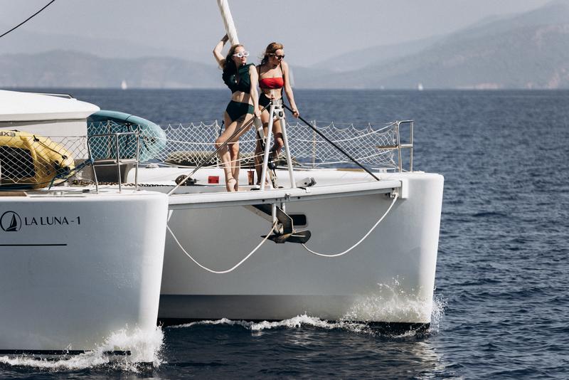 Book yachts online - catamaran - Lagoon 450 - La Luna-1 - rent