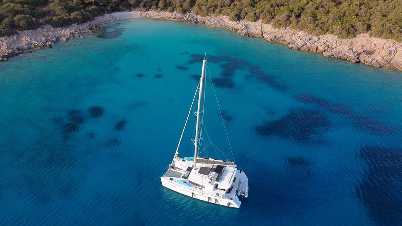 Book yachts online - catamaran - Lagoon 450 - La Luna-1 - rent