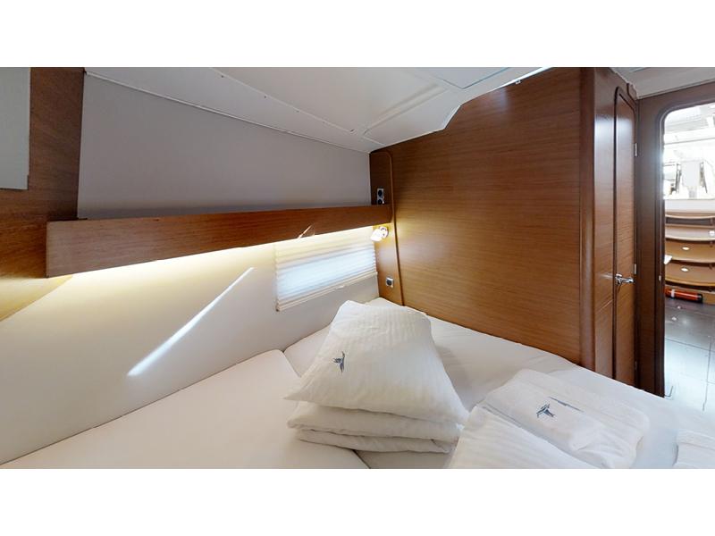 Book yachts online - sailboat - Dufour 390 Grand Large - Nika - rent