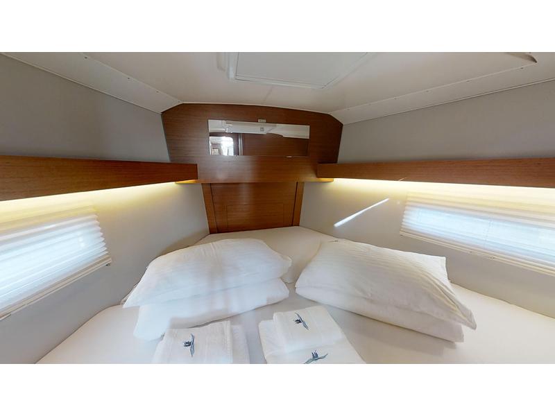 Book yachts online - sailboat - Dufour 390 Grand Large - Nika - rent