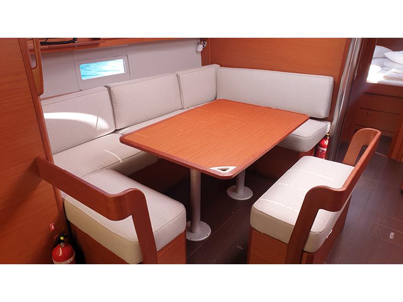 Book yachts online - sailboat - Dufour 430 Grand Large - Moderato - rent