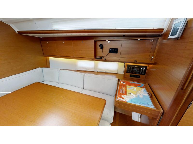 Book yachts online - sailboat - Dufour 390 Grand Large - Klara - rent