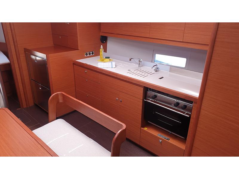 Book yachts online - sailboat - Dufour 430 Grand Large - Largo - rent
