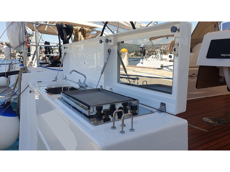Book yachts online - sailboat - Dufour 430 Grand Large - Amoroso - rent