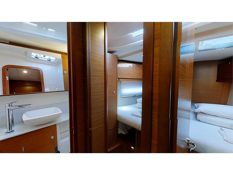 Book yachts online - sailboat - Dufour 520 Grand Large - Maverick  - rent