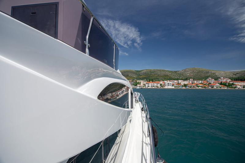 Book yachts online - motorboat - Alena 58 Sport Fly - MORNING LIGHT - rent