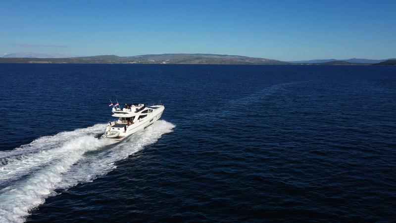 Book yachts online - motorboat - Alena 58 Sport Fly - MORNING LIGHT - rent