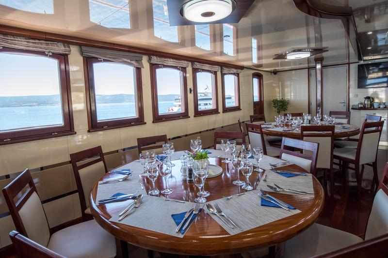 Book yachts online - motorboat - Luxury Motor Yacht - Diamond - rent