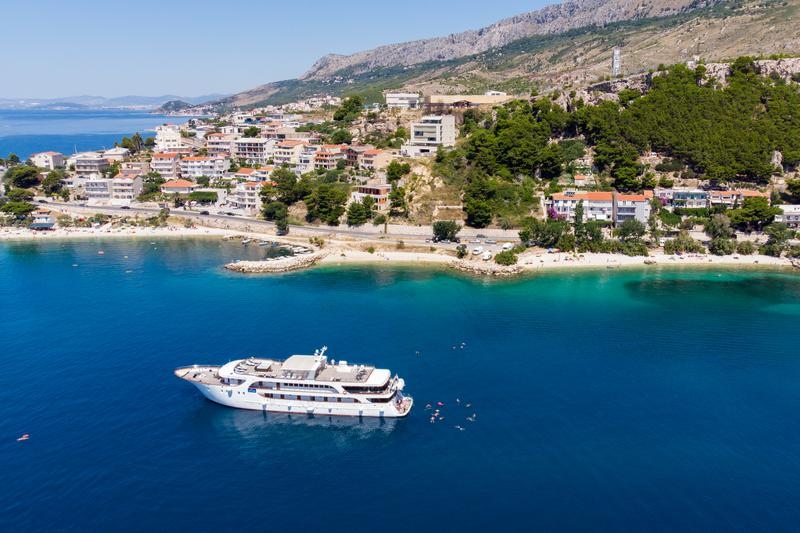 Book yachts online - motorboat - Luxury Motor Yacht - Diamond - rent