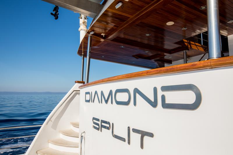 Book yachts online - motorboat - Luxury Motor Yacht - Diamond - rent