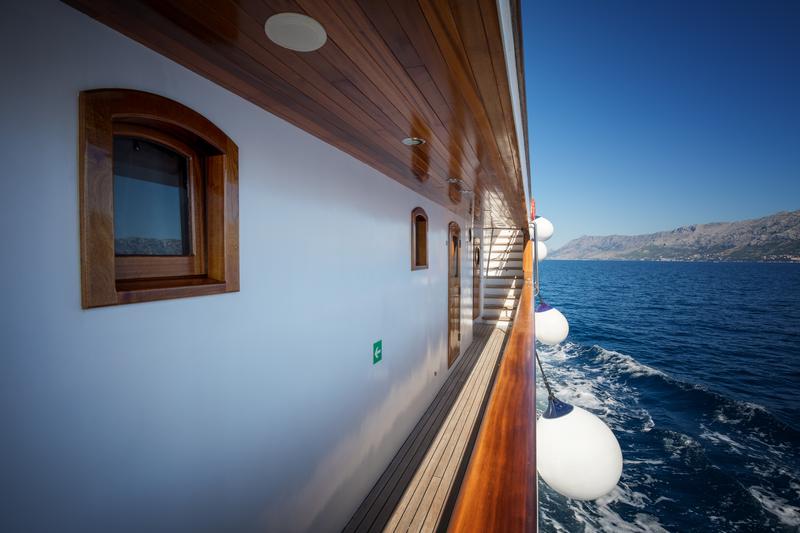Book yachts online - motorboat - Luxury Motor Yacht - Diamond - rent
