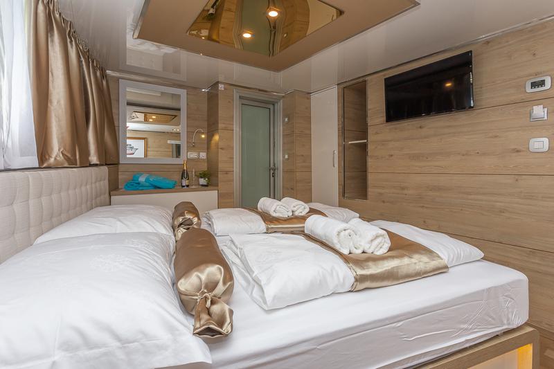 Book yachts online - motorboat - Luxury Motor Yacht - Lastavica - rent