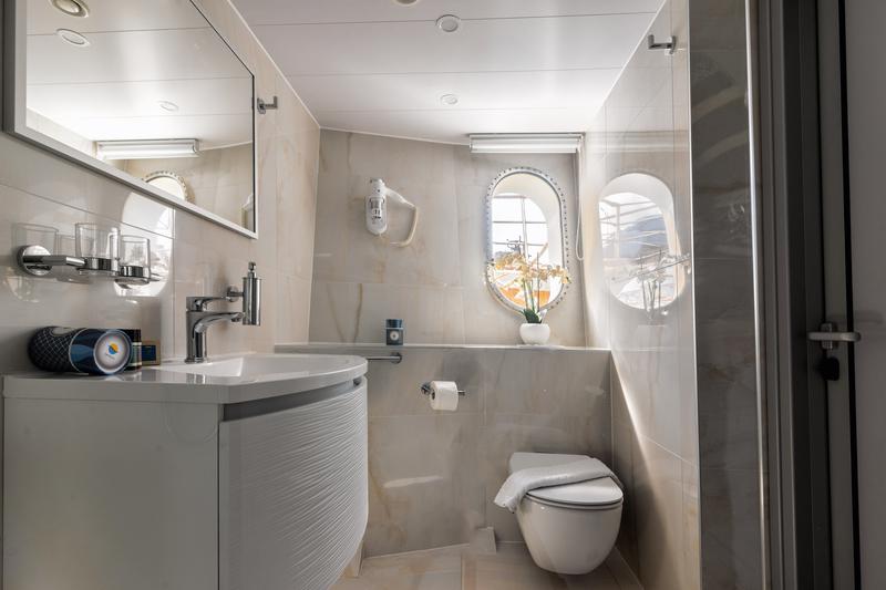 Book yachts online - motorboat - Luxury Motor Yacht - Suzana - rent