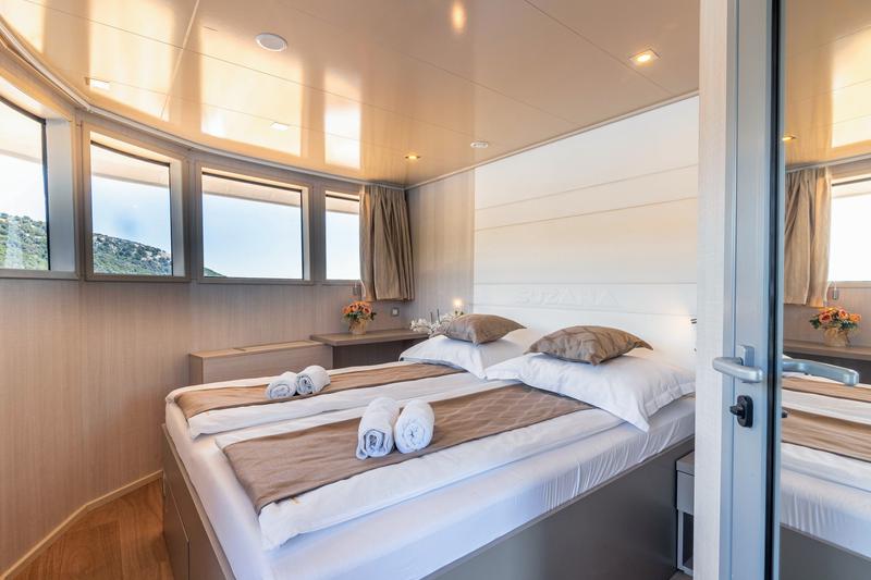 Book yachts online - motorboat - Luxury Motor Yacht - Suzana - rent
