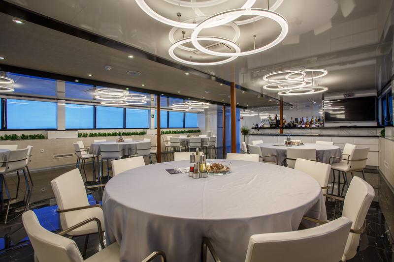 Book yachts online - motorboat - Luxury Motor Yacht - Ban - rent