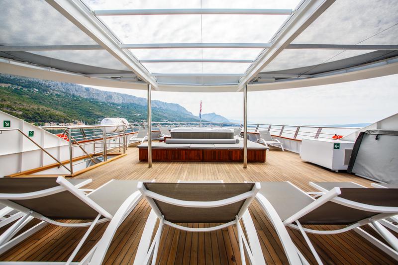 Book yachts online - motorboat - Luxury Motor Yacht - Ban - rent