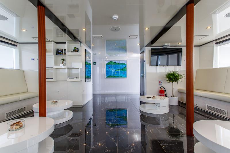 Book yachts online - motorboat - Luxury Motor Yacht - Ban - rent