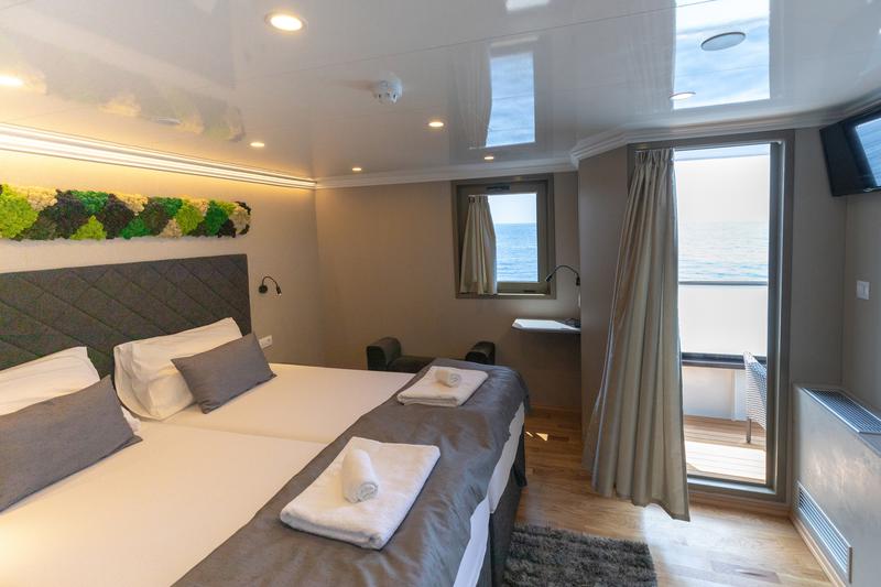Book yachts online - motorboat - Luxury Motor Yacht - Antaris - rent