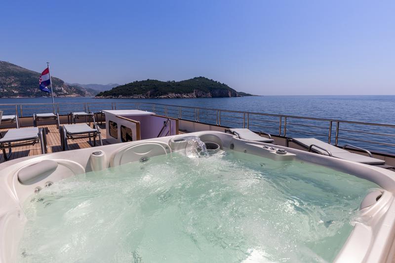 Book yachts online - motorboat - Luxury Motor Yacht - Antaris - rent