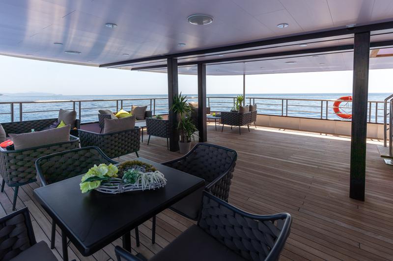 Book yachts online - motorboat - Luxury Motor Yacht - Antaris - rent