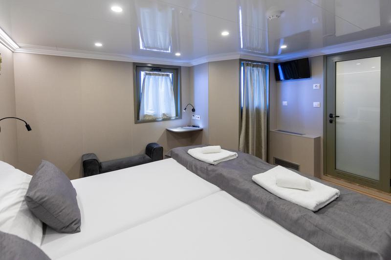 Book yachts online - motorboat - Luxury Motor Yacht - Antaris - rent