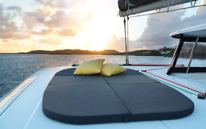 Book yachts online - catamaran - Lagoon 42 - HeyBlue - rent