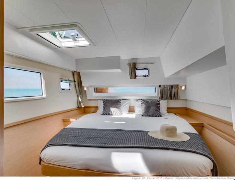 Book yachts online - catamaran - Lagoon 42 - HeyBlue - rent