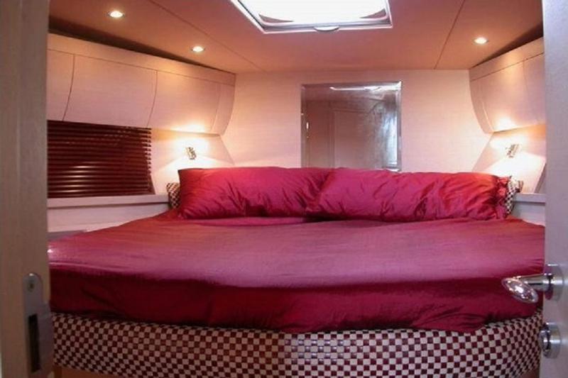 Book yachts online - motorboat - Atlantis 39 - Cornucopia IV - rent