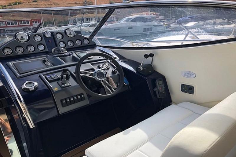 Book yachts online - motorboat - Atlantis 39 - Cornucopia IV - rent