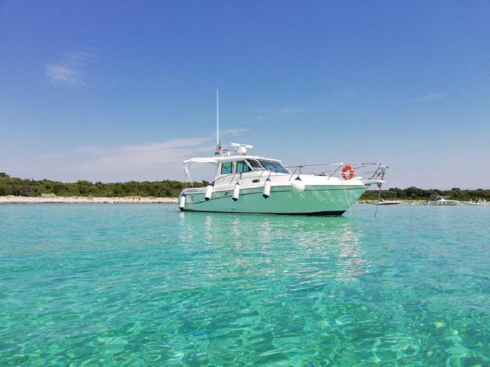 Book yachts online - motorboat - Faeton Moraga 910 - Arianne - rent