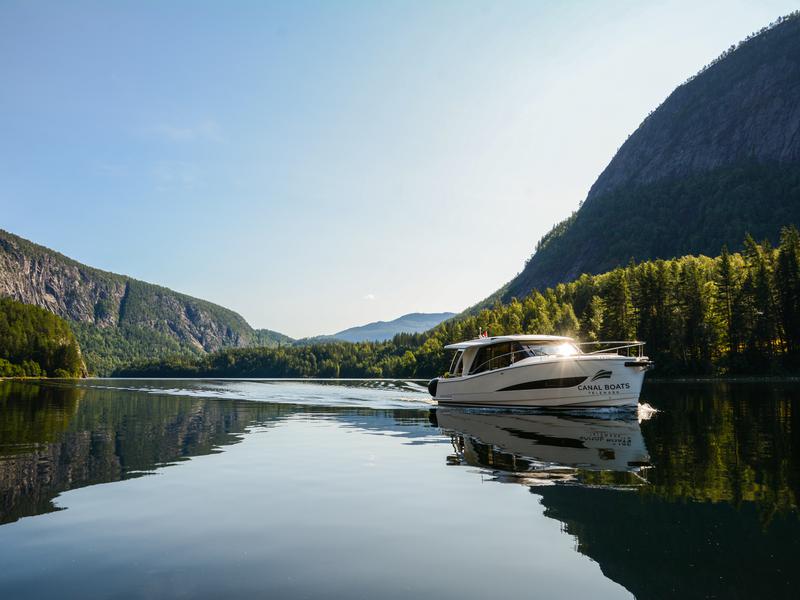 Book yachts online - motorboat - Greenline 33 - Dalen - rent