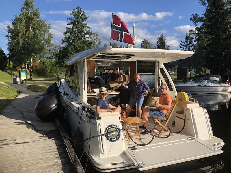 Book yachts online - motorboat - Greenline 33 - Dalen - rent