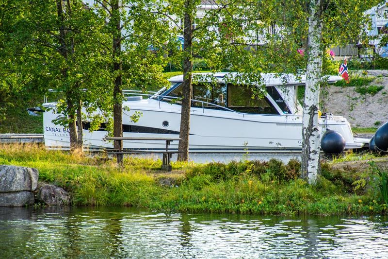 Book yachts online - motorboat - Greenline 33 - Dalen - rent