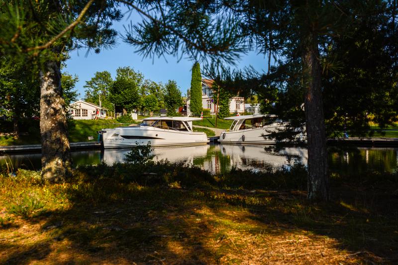 Book yachts online - motorboat - Greenline 33 - Dalen - rent