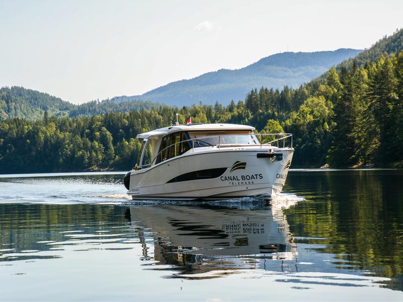 Book yachts online - motorboat - Greenline 33 - Dalen - rent
