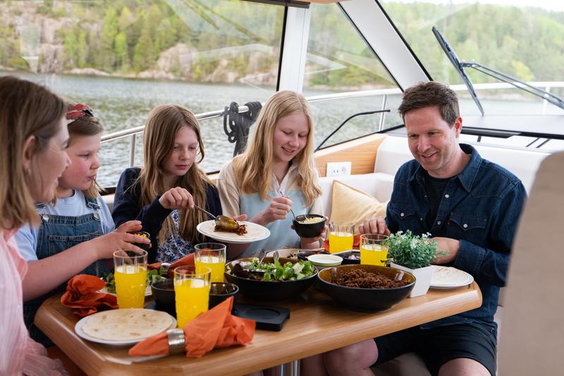 Book yachts online - motorboat - Greenline 39 - Helgeroa - rent
