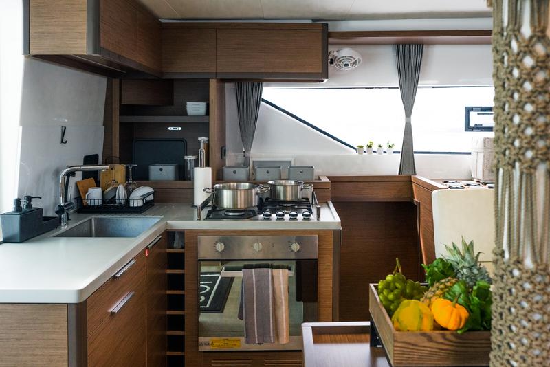 Book yachts online - catamaran - Lagoon 50 - Solana - rent