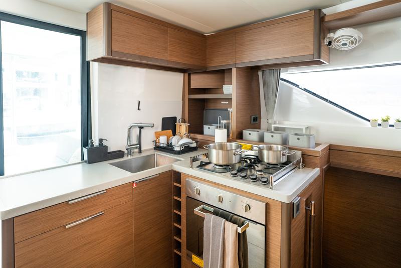Book yachts online - catamaran - Lagoon 50 - Solana - rent
